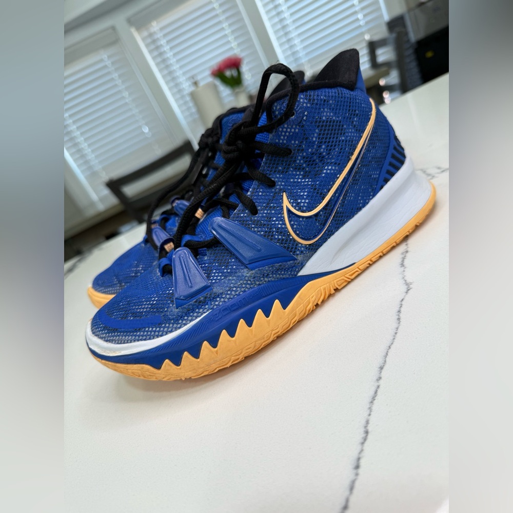 Size 7 - Nike Kyrie 7 Sisterhood